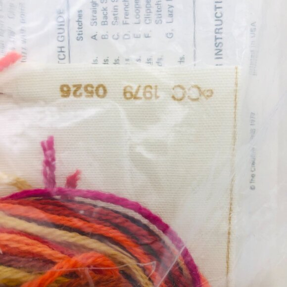 The Creative Circle #526 “Poppies & Zinnias” Stitchery Kit 8″×10″ New/Sealed - Picture 9 of 9